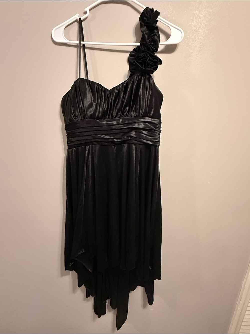 Y2K Asymmetric One-Shoulder Black Cocktail Dress with Rosette Strap